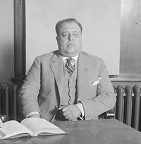 카예스 정부의 노동 정책에 큰 영향을 미친 루이스 N. 모로네스