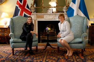 2019년 에든버러 Bute House에서 스코틀랜드 수석장관 니콜라 스터전과의 만남