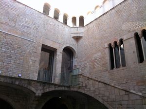 팔라우 피네스트레스, 임시 입구