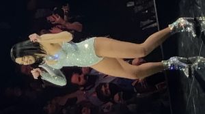 퓨처 노스탤지어 투어에서 노래하는 두아 리파 (2022년)