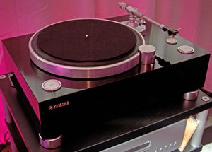 2019년경의 중급 야마하 턴테이블