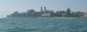 콘스탄스 호수에서 본 만성 교회와 그라프 체펠린 하우스의 모습