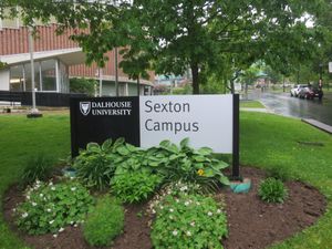 섹스턴 캠퍼스 표지판