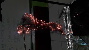 공기 중에서 연소하는 강철 솜