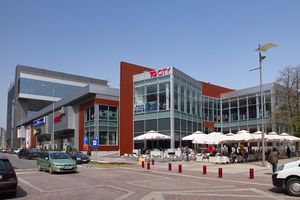 인지야 시 TQ 시티의 기념 광장이 있는 보행자 구역