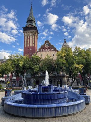 푸른 분수가 있는 시청사