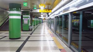 몽촌토성역 승강장