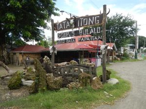 불라칸 주 산미겔의 타타 이통 레스토랑. 이 식당은 수프 넘버 5와 파피탄을 포함한 필리핀 이국적인 요리를 제공하는 것으로 알려져 있다.