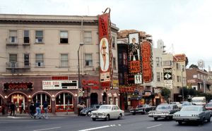 캐럴 도다는 콘도르 클럽에서 자신의 공연을 위해 게른라이히의 모노키니를 입어 상의 탈의 바 유행을 시작했다.
