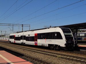 페사 아트리보 SA133는 트라이시티 급행 도시 철도 (SKM)의 그디니아에서 출발한다.