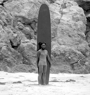 듀크 카하나모쿠와 롱보드, 1920년