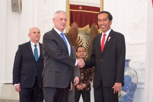 2018년 1월 자카르타 방문 중 인도네시아 대통령 조코 위도도와 만난 매티스