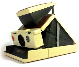폴라로이드 SX-70 랜드 카메라 모델 2 즉석 카메라 (1972년~1974년경, 미국 제작)