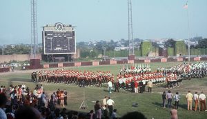 1972년 루스벨트 스타디움에서 공연하는 드럼 앤 버글 군단