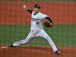 2022년 오릭스 버팔로스에서 투구하는 야마모토 요시노부