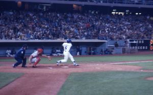 1970년대 중반 다저 스타디움에서 신시내티 레즈를 상대로 타석에 들어선 가비