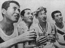 1966년 대회에서 일본 선수들은 1위부터 4위까지를 휩쓸었다. 왼쪽부터 오카베 히로카즈(4위), 사사키 세이이치로 (2위), 기미하라 겐지 (우승), 테라자와 토오루 (3위).