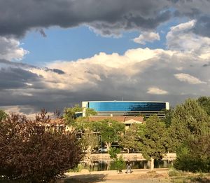 리노에서 버지니아 호는 사람들이 개와 함께 산책하기에 인기 있는 장소이다.