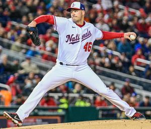 2022년 4월 내셔널스에서 투구하는 코빈