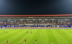 칼링가 경기장에서 열린 인도 슈퍼리그 경기에서 오디샤 FC를 응원하는 The Juggernauts