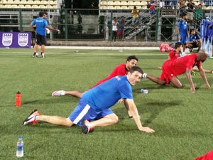 2015년 12월 쿠퍼리지 그라운드에서 훈련 중인 뭄바이 시티 선수들