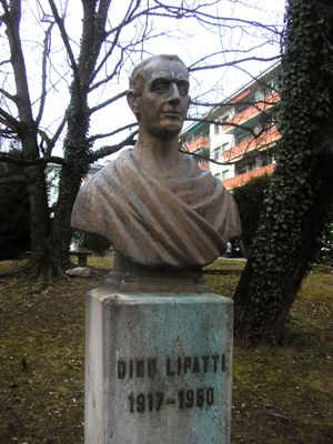 Vasile Rus-Batin}} 조각)