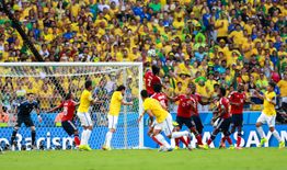 예페스가 2014년 FIFA 월드컵에서 브라질을 상대로 헤딩하는 모습