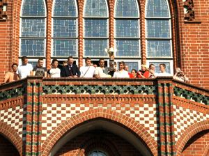  2007년, 팀은 쾨페니크 시청에서 베를린 컵 우승을 축하하고 있다.