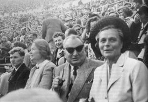 1952년 올림픽 팡파르 작곡가인 아레 메리칸토가 게임 중 헬싱키 올림픽 스타디움에 있다.