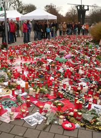 하노버 HDI-아레나에 놓인 추모물