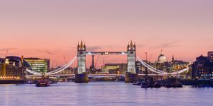 킹스 계단 정원에서 바라본 타워 브리지 측면도