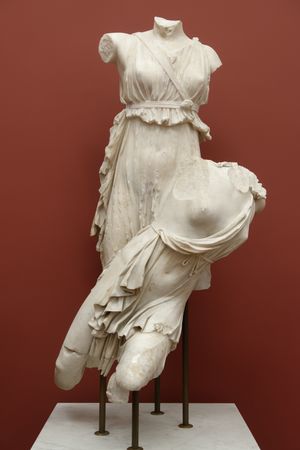 이피게네이아를 구출하는 아르테미스 조각상, 서기 1세기, 뉴 칼스버그 글립토테크