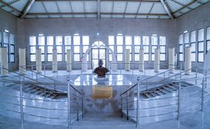 남디 아지키웨의 영묘에 있는 그의 묘