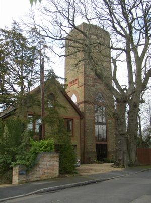 Frith Hill의 이전 급수탑은 개인 주택으로 개조되었다.