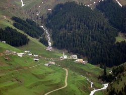 안제르 고원은 이 지역의 고원 중 하나이다.