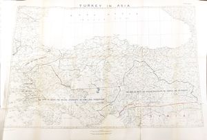 세브르 조약에 의해 설정된 국경을 보여주는 지도. 이 조약은 우르파를 프랑스 통치하의 시리아 위임통치령에 할당했다. 우르파는 점선 빨간선 바로 아래, "시리아"의 "Y" 바로 위에 표시되어 있다.