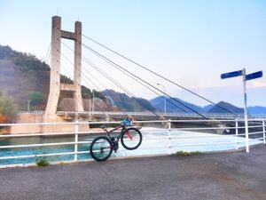 캔틸레버식 사장교 평라교