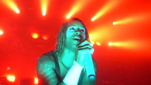 2009년 공연 중인 맥심