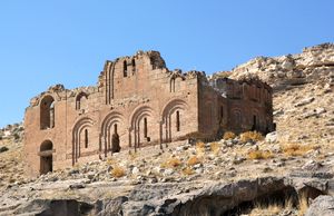 찬르 킬리세('종 교회'), 악사라이 시의 남동쪽에 위치