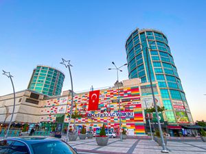 노라 시티 AVM은 악사라이 시에 있는 쇼핑 센터이다.