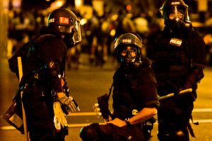 포틀랜드, 오리건 폭동 진압 경찰