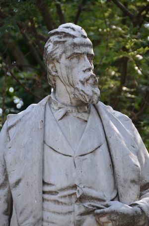 크레모나의 폰키엘리의 석상