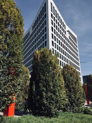 유나이티드 비즈니스 센터 1, 율리우스 타운 도시 단지의 일부