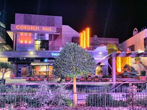 밤의 Iulius 타운