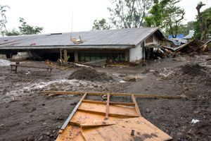 팜팡가 아라얏의 바랑가이 산후안 바뇨에서 발생한 산사태