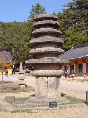 원형 다층 석탑