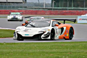 실버스톤 내셔널 서킷의 맥라렌 650S GT3