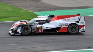 알론소가 2018년 실버스톤 6시간 레이스에서 토요타 TS050 하이브리드를 운전하고 있다.