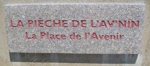 플라스}}의 구개음화를 비교한 이중 언어 지명 표지판