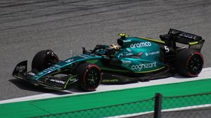 2022년 오스트리아 그랑프리에서 AMR22를 운전하는 세바스티안 페텔